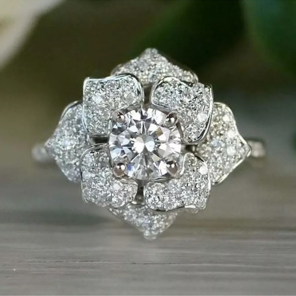 Silver Rings Round Cut Flower Luxury Wedding Jewelry - Picture 2 of 3
